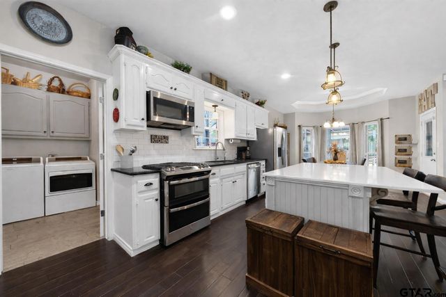 2108 Baylor Dr, Jacksonville, TX 75766