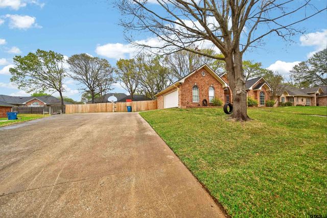 2108 Baylor Dr, Jacksonville, TX 75766