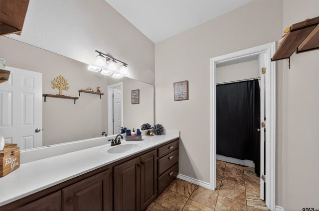 2108 Baylor Dr, Jacksonville, TX 75766