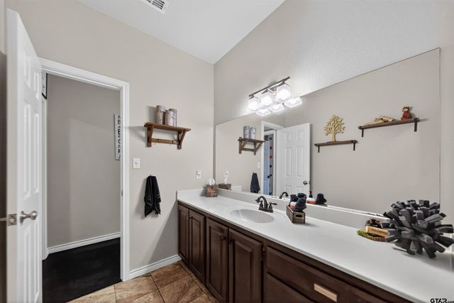 2108 Baylor Dr, Jacksonville, TX 75766