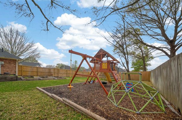 2108 Baylor Dr, Jacksonville, TX 75766