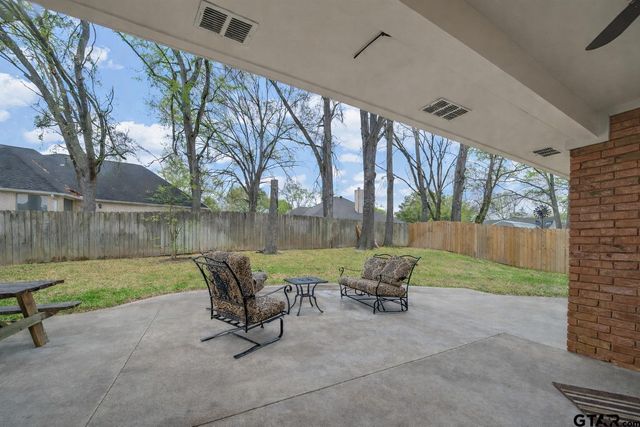 2108 Baylor Dr, Jacksonville, TX 75766