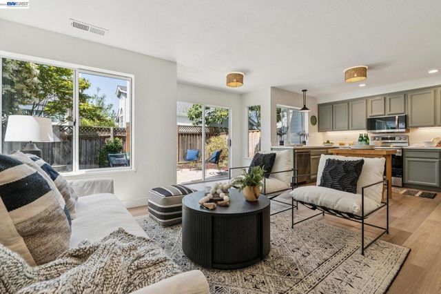39 Benedict Ct, Alameda, CA 94502