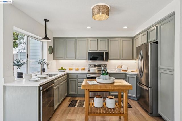 39 Benedict Ct, Alameda, CA 94502