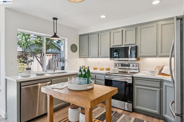 39 Benedict Ct, Alameda, CA 94502