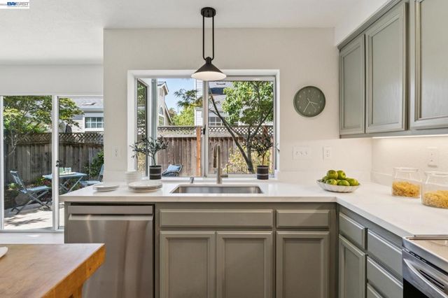 39 Benedict Ct, Alameda, CA 94502