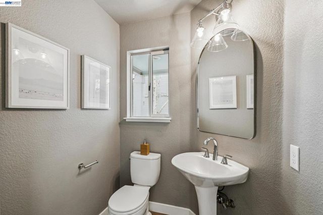 39 Benedict Ct, Alameda, CA 94502
