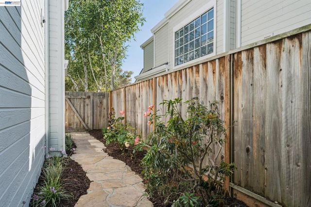 39 Benedict Ct, Alameda, CA 94502