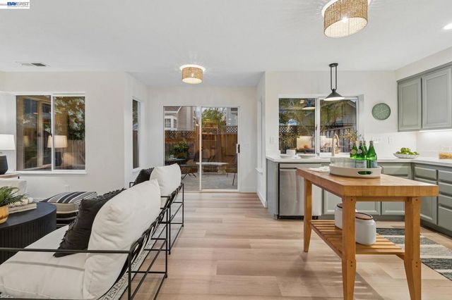 39 Benedict Ct, Alameda, CA 94502