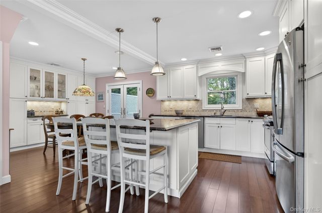 1 Tufts Place, Greenlawn, NY 11740
