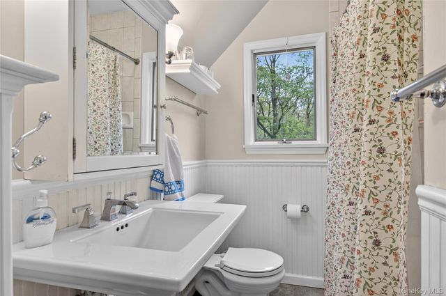 1 Tufts Place, Greenlawn, NY 11740