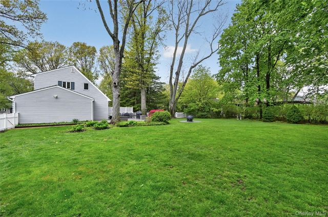 1 Tufts Place, Greenlawn, NY 11740
