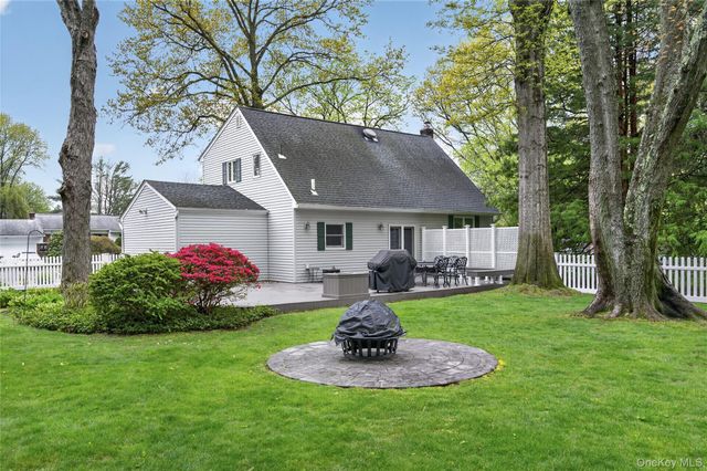1 Tufts Place, Greenlawn, NY 11740