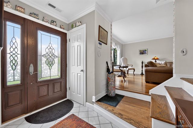 1 Tufts Place, Greenlawn, NY 11740