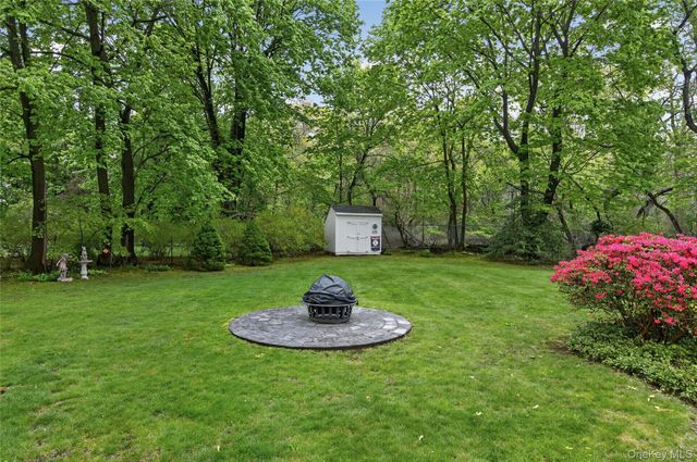1 Tufts Place, Greenlawn, NY 11740