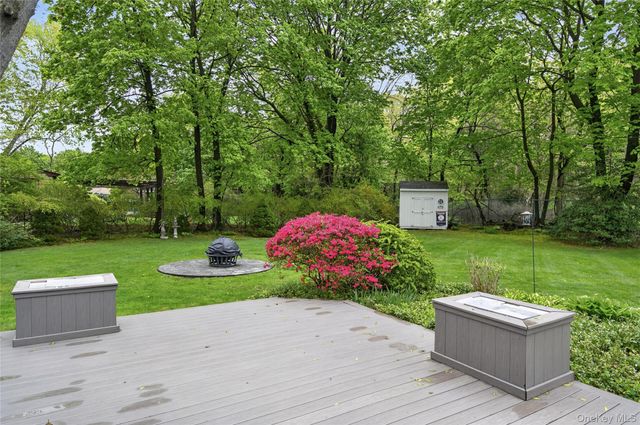 1 Tufts Place, Greenlawn, NY 11740