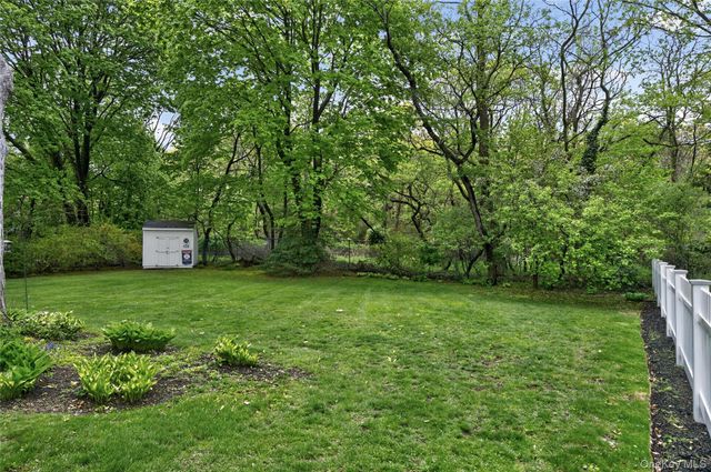 1 Tufts Place, Greenlawn, NY 11740