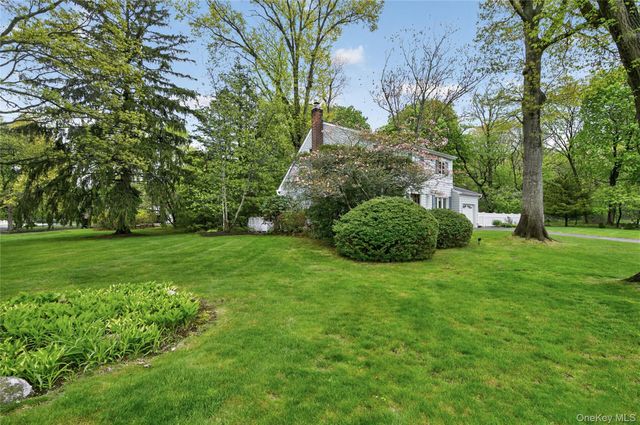 1 Tufts Place, Greenlawn, NY 11740