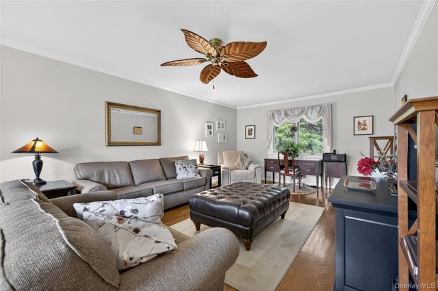 1 Tufts Place, Greenlawn, NY 11740