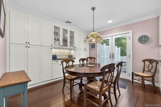 1 Tufts Place, Greenlawn, NY 11740