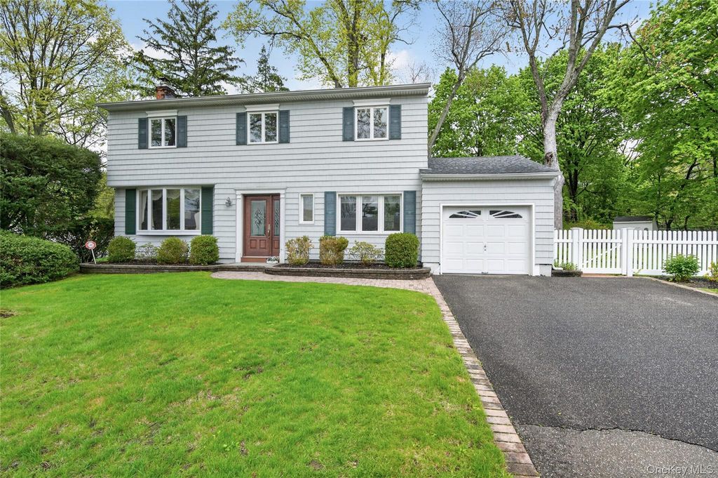 1 Tufts Place, Greenlawn, NY 11740