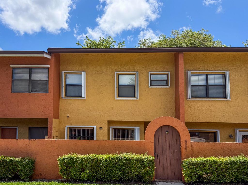 4567 NW 90th Avenue, Sunrise, FL 33351