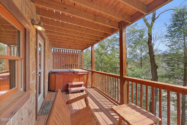 1751 Mountain Shadows Way, Gatlinburg, TN 37738