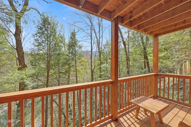 1751 Mountain Shadows Way, Gatlinburg, TN 37738