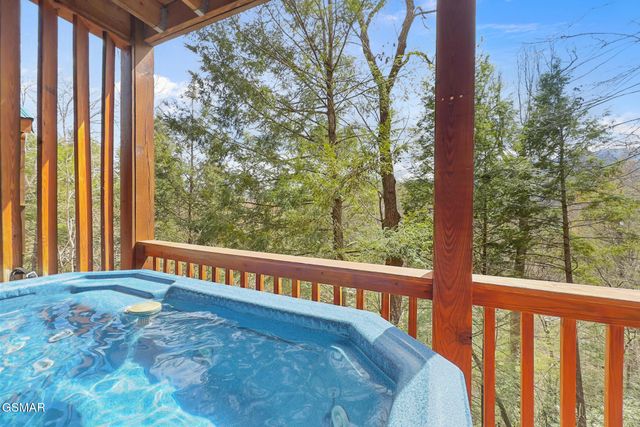 1751 Mountain Shadows Way, Gatlinburg, TN 37738