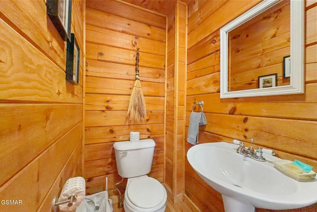 1751 Mountain Shadows Way, Gatlinburg, TN 37738