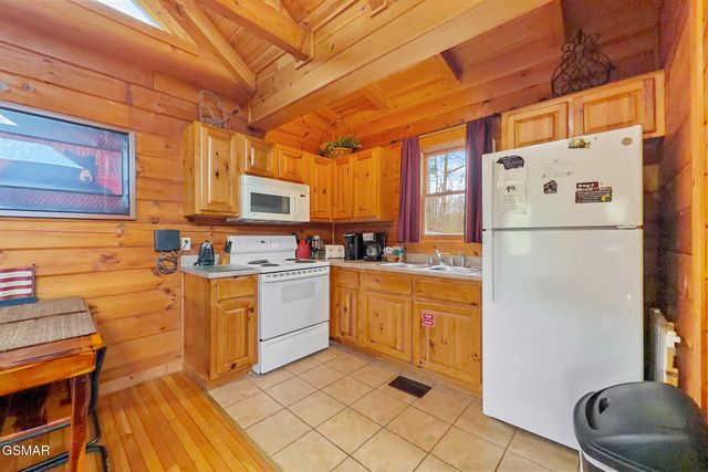 1751 Mountain Shadows Way, Gatlinburg, TN 37738
