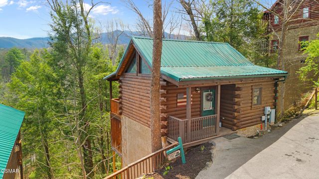 1751 Mountain Shadows Way, Gatlinburg, TN 37738