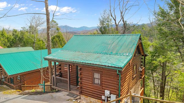 1751 Mountain Shadows Way, Gatlinburg, TN 37738