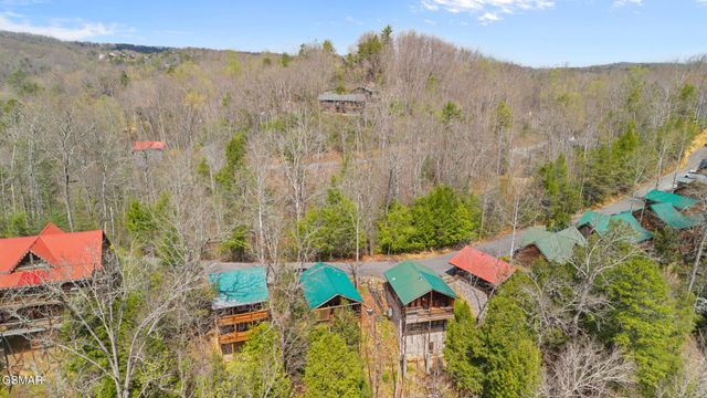 1751 Mountain Shadows Way, Gatlinburg, TN 37738