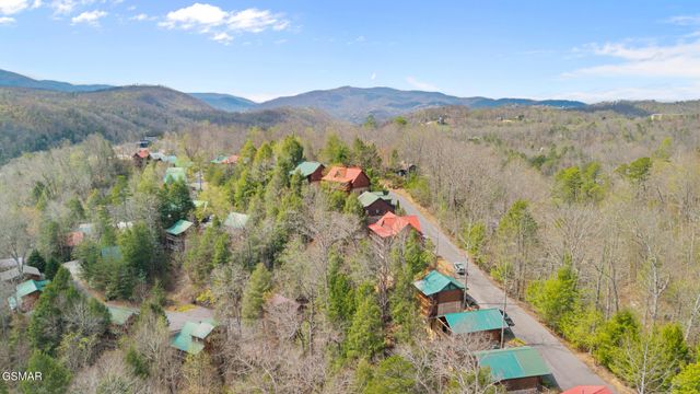 1751 Mountain Shadows Way, Gatlinburg, TN 37738
