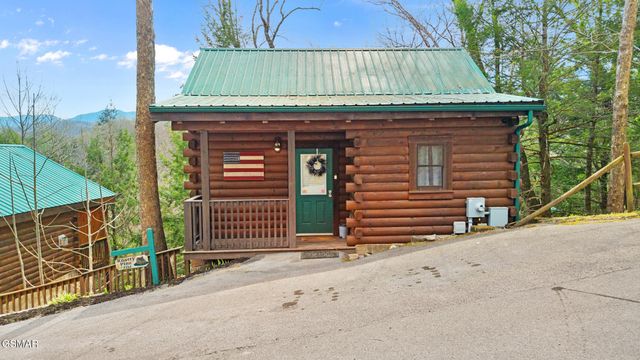 1751 Mountain Shadows Way, Gatlinburg, TN 37738