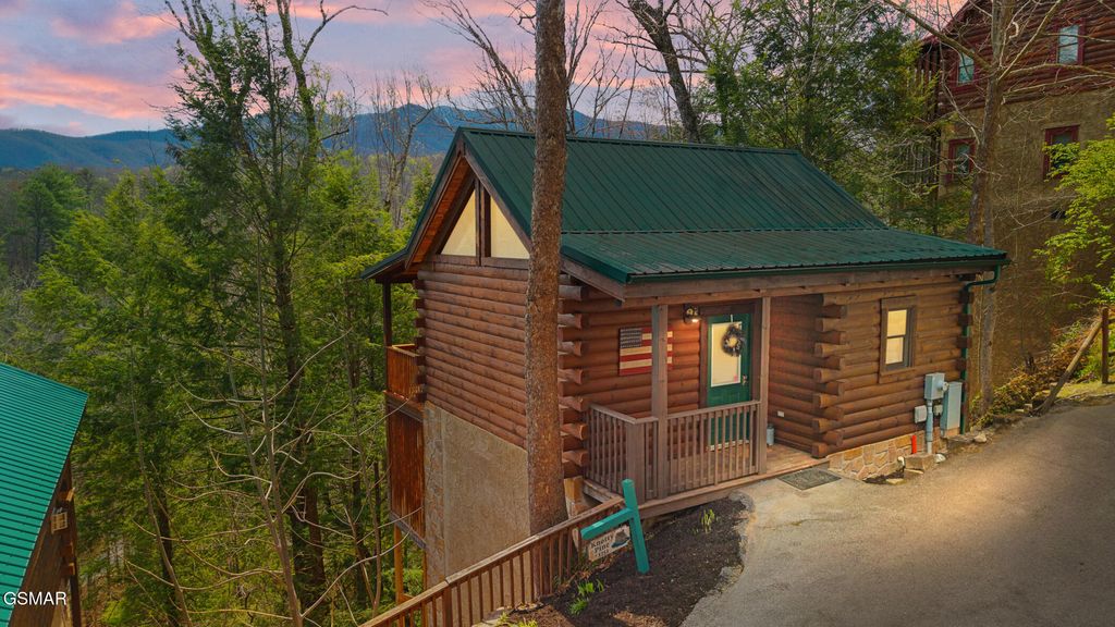 1751 Mountain Shadows Way, Gatlinburg, TN 37738