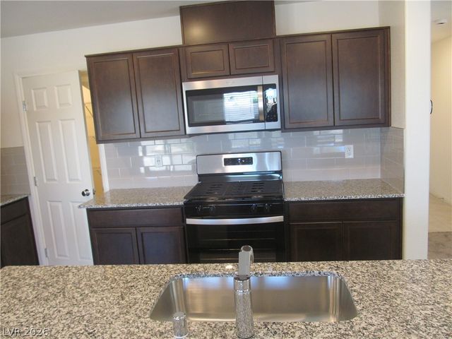 7026 Dandelion Park Avenue, Las Vegas, NV 89113