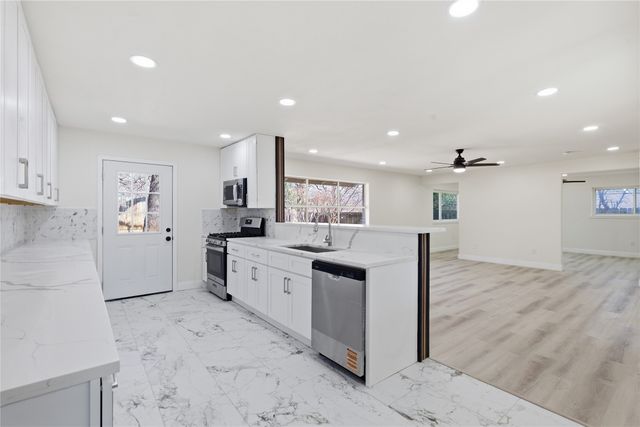 608 W Redbud Drive, Hurst, TX 76053