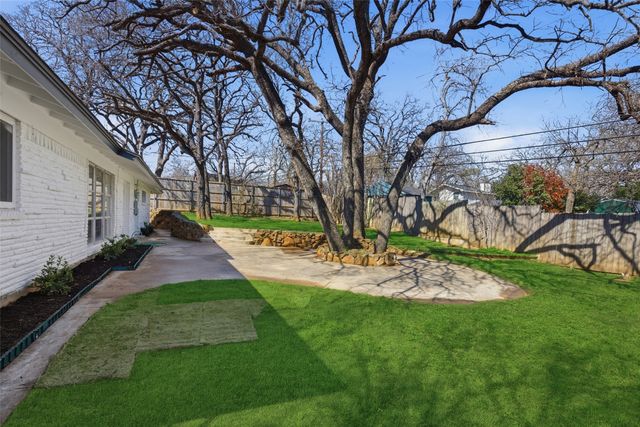 608 W Redbud Drive, Hurst, TX 76053