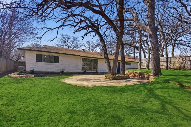 608 W Redbud Drive, Hurst, TX 76053