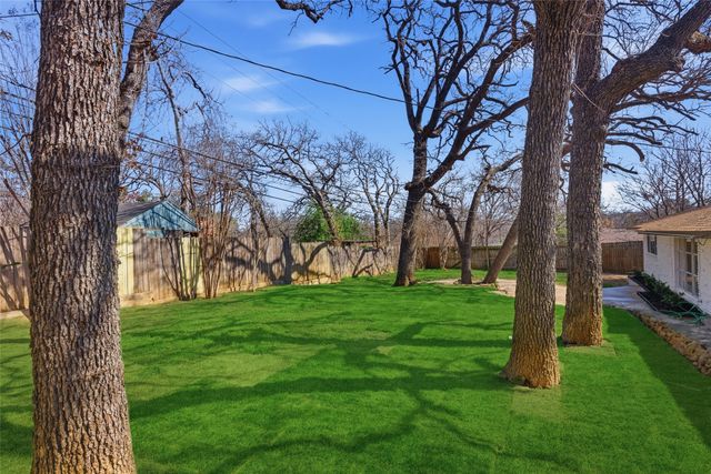 608 W Redbud Drive, Hurst, TX 76053