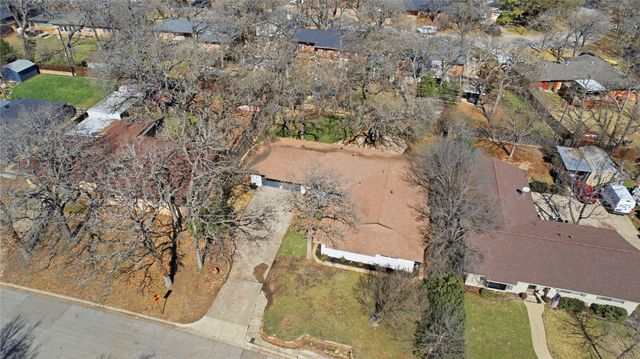 608 W Redbud Drive, Hurst, TX 76053