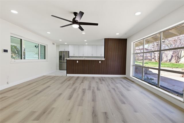 608 W Redbud Drive, Hurst, TX 76053