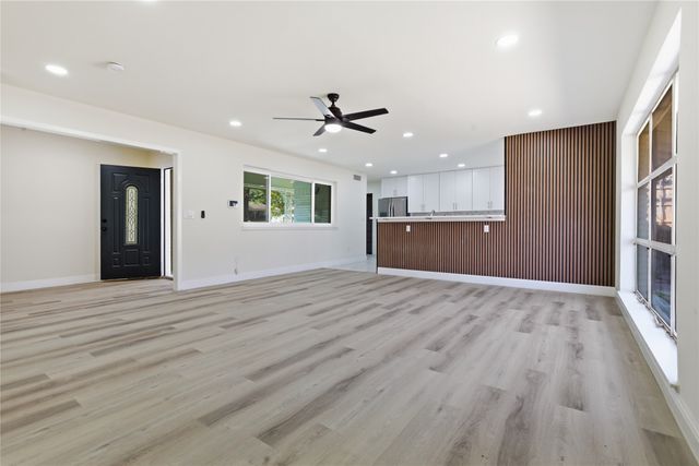 608 W Redbud Drive, Hurst, TX 76053