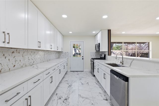 608 W Redbud Drive, Hurst, TX 76053