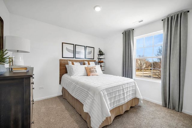 269 Canal Drive, St. Charles, IL 60174