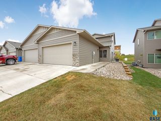 7316 E 45th St Street, Sioux Falls, SD 57110