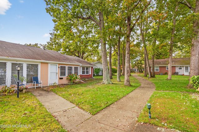 72F Dorchester Drive, Lakewood, NJ 08701