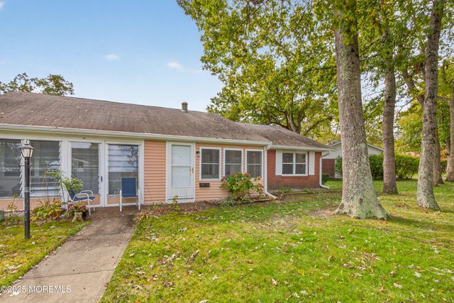 72F Dorchester Drive, Lakewood, NJ 08701